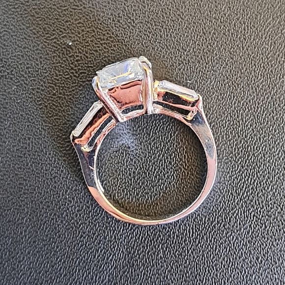 Sterling Silver Cubic Zirconia Ring Size 6 - Picture 13 of 15